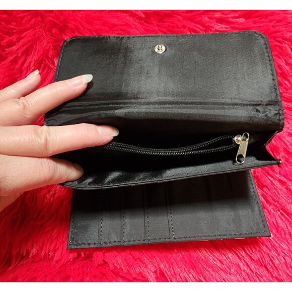 Black and White Wallet in a Beautiful Chevron Pattern with a Black Accent Bow - Picture 5 of 12